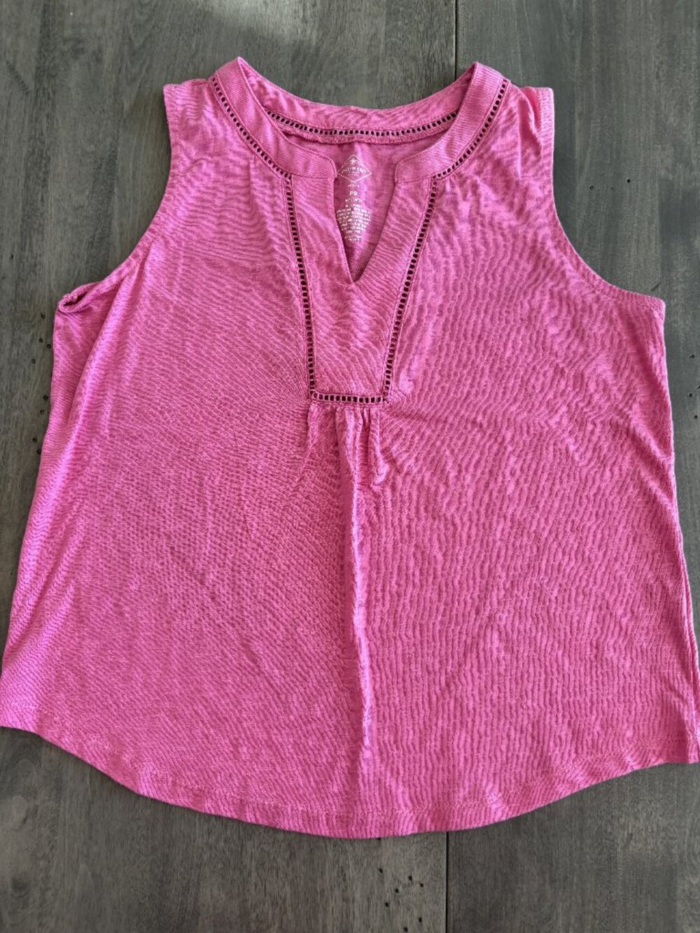 St. John's Bay Pink Sleeveless top. New w/o tag. Size Petite Small